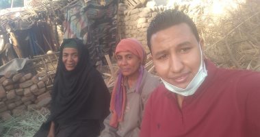 تمتهن مهن الرجال.. شاهد منى صعيدية بـ100 راجل تعمل باليومية وتطلع النخيل.. فيديو