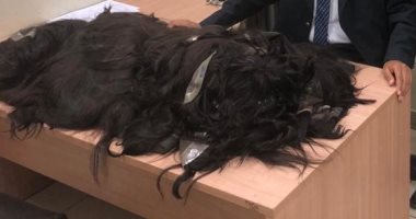 ضبط راكب بمطار القاهرة حاول تهريب 70 باروكة و41 خصلة شعر طبيعى داخل حقائبه