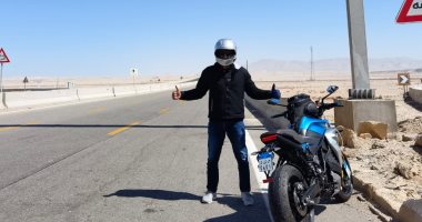 الرحالة المصرى "على عبده" يقطع ألف كيلو خلال يوم واحد بدراجة كهربية 