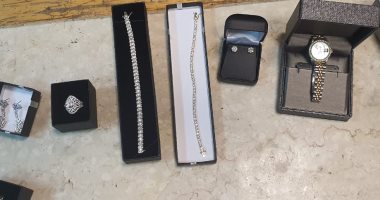 ضبط راكب بمطار القاهرة حاول تهريب مشغولات ذهبية وساعة مرصعة بالماس