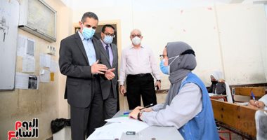 جولات مكوكية للمحافظين على لجان امتحانات الشهادة الإعدادية.. التشديد على الإجراءات الوقائية لحماية الطلاب وتوفير الكواشف الحرارية والكمامات والكحول.. ومحافظ شمال سيناء: الامتحانات فى مستوى الطالب المتوسط.. صور