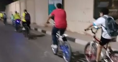 بث مباشر.. شباب ينشرون ثقافة ركوب الدراجات الهوائية فى شوارع الأقصر