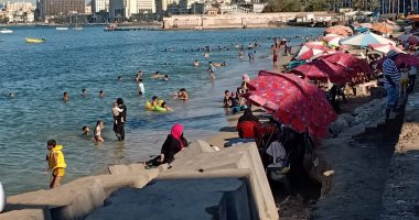 ببلاش.. أحلى يوم ممكن تقضيه على شواطئ الإسكندرية.. إزاى تنبسط هنا..لايف