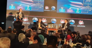 وزير الاتصالات: محظوظ من يعمل بمبادرة حياة كريمة ومركز جديد للبحوث التطبيقية