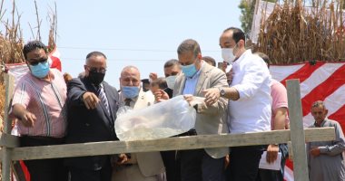 إلقاء 2 مليون زريعة سمك بالبحر الفرعوني بمنوف لتنمية الثروة السمكية
