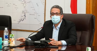 شاهد وزير السياحة والآثار يصطحب عددا من طلاب المدارس بالمتحف القومى للحضارة