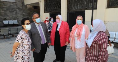 نائب رئيس جامعة عين شمس يتفقد امتحانات كلية التمريض 