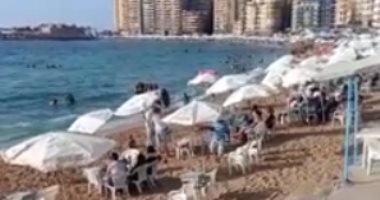 فسحة تشرح القلب.. شواطئ الإسكندرية تنتعش وإقبال كبير من المواطنين.. لايف
