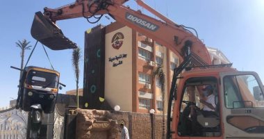 رئيس جهاز الشروق: تعليق التوك توك على باب جهاز المدينة عقاب رادع (صور)