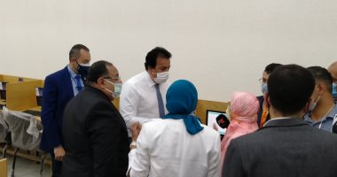 وزير التعليم العالى ورئيس جامعة حلوان يفتتحان مركز الاختبارات الإلكترونية بالجامعة