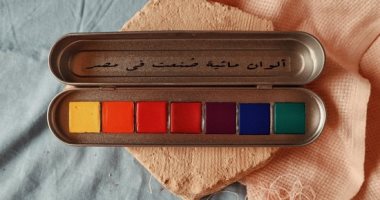 نجلاء" تحارب المستورد بتصنيع ألوان مائية مصرية لتخفيف العبء عن طلبة الفنون 