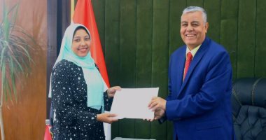 طالبة بـ"تربية جنوب الوادى" تبتكر نظارة تساعد المكفوفين على التعرف بالأشياء المحيطة