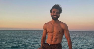 محمد صلاح يواصل الترويج للسياحة المصرية من يخت بأحد الشواطئ