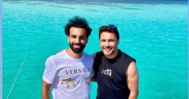 أحمد حسن مع محمد صلاح في الجونة 