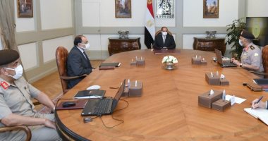 الرئيس السيسى يتابع الموقف الإنشائى والهندسى لعدد من مشروعات الهيئة الهندسية بما فيها مدينة الجلالة والعاصمة الإدارية.. ويوجه بتزويد محور الضبعة بجميع الخدمات وتوسعة المدخل الرئيسى لطريق "القاهرة-السويس"