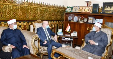 وزير الأوقاف يلتقى مستشار رئيس فلسطين.. ويؤكد: القدس فى قلب وعقل كل مسلم