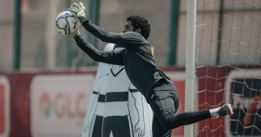 مصطفى شوبير يسجل هدفا أسطوريا فى تدريب المنتخب الأولمبى ويتحدى بيكهام.. فيديو