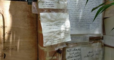 وداعا أيها الغريب عسى أن تجد جنتك التى فتشت عنها كثيرا.. رسائل المحبين تزين ضريح أحمد خالد توفيق فى ذكرى ميلاده الـ59.. مسئول المقابر: جنازته كانت مهيبة حضرها الآلاف والأشجار والورود تغطى قبره.. فيديو وصور