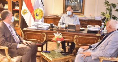 محافظ أسيوط: وضع حلول لاستيعاب عدد المتقدمين لمرحلة رياض الأطفال