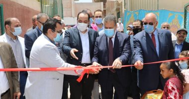 محافـظ المنوفية يفتتح مشروع محطة رفع صرف صحى وملعب خماسى بقويسنا.. صور
