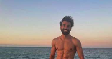 شاهد .. محمد صلاح فى رحلة بحرية وصيد بالجونة .. صور