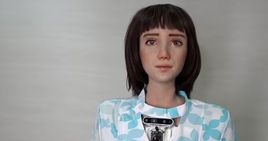 تطوير ممرضة آلية تشبه الإنسان للتفاعل مع كبار السن ومرضى كورونا