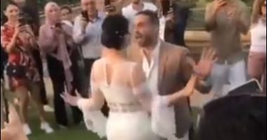 وصلة رقص بين محمد فراج و بسنت شوقي فى عقد قرانهما .. فيديو