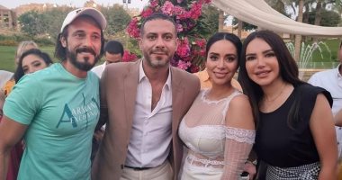 يوسف الشريف وإنجى علاء فى حفل زفاف محمد فراج وبسنت شوقي