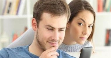 هكرت حسابه على فيس بوك وساعدته يرجعه.. سألنا الستات بتراقبى زوجك إزاى؟