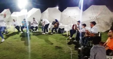 السمسمية تشعل ليالى السمر على شواطئ بورسعيد.. وإقبال مئات المصيفين.. فيديو