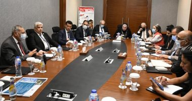 وزيرة التجارة ومحافظ جنوب سيناء يبحثان البدء في تنفيذ المنطقة الصناعية بأبوزنيمة