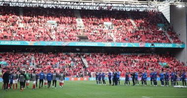 لقطة اليوم فى اليورو.. تصفيق لاعبى فنلندا لدعم منتخب الدنمارك "فيديو"