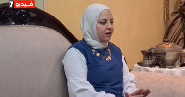 محبوبة القطط والكلاب.. "غادة" أخصائية التحاليل ترعى العشرات من الحيوانات الأليفة