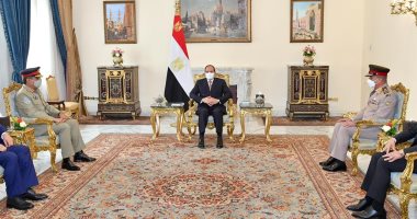 الرئيس السيسى يبحث مع رئيس هيئة الأركان المشتركة للقوات المسلحة الباكستانية تعزيز التعاون فى المجال الأمنى والعسكرى.."رازا" يشيد بتجربة مصر الملهمة بمختلف المجالات.. والرئيس: الإرهاب أحد أهم تحديات تواجه العالم