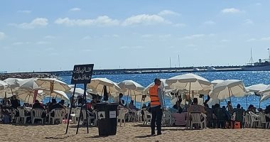 بـ5 جنيه تقدر تتبسط وتقضى يومك على شواطئ الإسكندرية.. لايف وصور