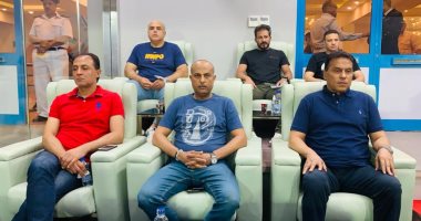حسام البدرى وجهازه يتابعون ودية المنتخب الأولمبى وجنوب افريقيا باستاد السويس