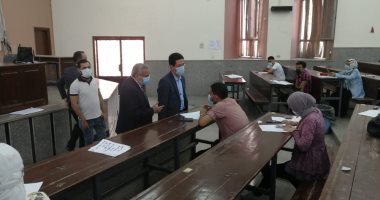 "الجيزاوى" يتابع امتحانات كلية العلوم ويشدد على الإجراءات الاحترازية بجامعة بنها