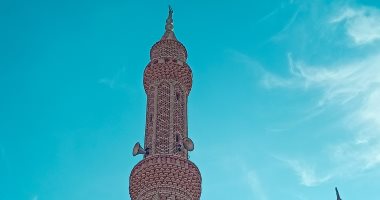 "أحمد" يجسد المعالم المصرية الصور الفوتوغرافية