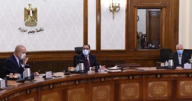 رئيس الوزراء يتابع مخططات تطوير الطرق والمحاور المرورية بمحافظة الجيزة.. صور