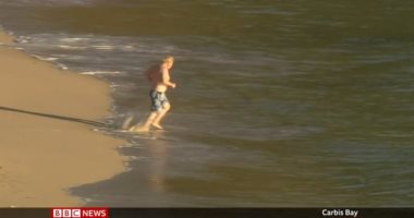 BBC: جونسون يذهب للسباحة وبايدن يحضر قداس الأحد قبل اختتام قمة السبع.. صور