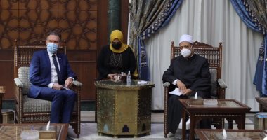 شيخ الأزهر يطالب بمكافحة "عنف الفقر" ضد المرأة والطفل والرجل