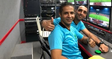 محمود عاشور: لا توجد مباراة بدون أخطاء.. والـvar أعاد الهدوء للاعبين المصريين