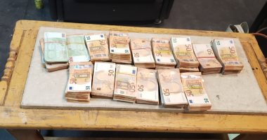 جمارك مطار القاهرة تحبط محاولة تهريب كمية من النقد الأجنبى