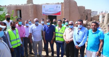 حياة كريمة..انطلاق أعمال إعادة إعمار قريتى جورمشين والجزائر بالوادى الجديد..صور