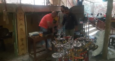 مصادرة 132 شيشة و302 كرسى وتحرير 22 محضر عدم ارتداء الكمامة بالجيزة