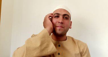 صاحب حنجرة ذهبية يبدع فى تجويد القرآن والإنشاد الدينى بالشرقية.. لايف 