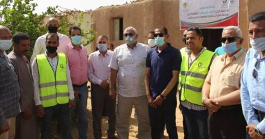 محافظ الوادى الجديد يدشن مبادرة بيت يحمينى لإعادة إعمار المنازل .. صور