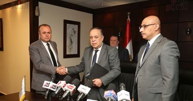 أشرف زكى لـon: لن نغلق الباب أمام الموهوبين وسنمنح تصاريح عمل لغير النقابيين