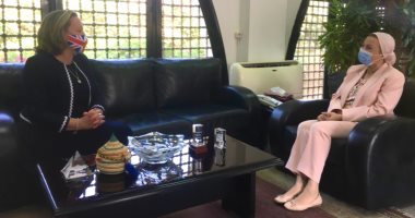 وزيرة الطاقة البريطانية لوزيرة البيئة على هامش قمة المناخ: مصر شريك مهم