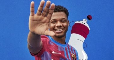 برشلونة يكشف عن قميصه الجديد فى الموسم المقبل